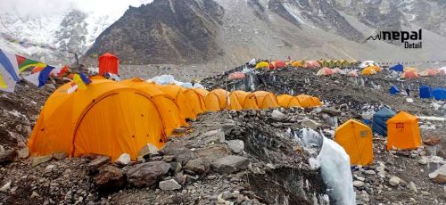 ७० देशका ७३८ आरोही हिमाल चढ्दै
