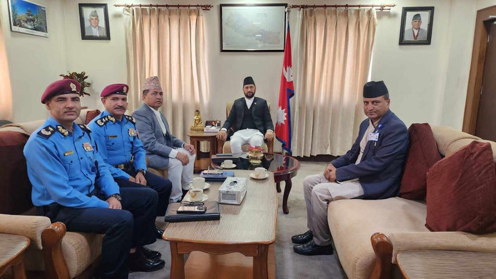सुन तस्करी सम्बन्धी जाँचबुझ आयोगको प्रतिवेदन तत्काल कार्यान्वयन गर्न गृहमन्त्री लामिछानेले निर्देशन